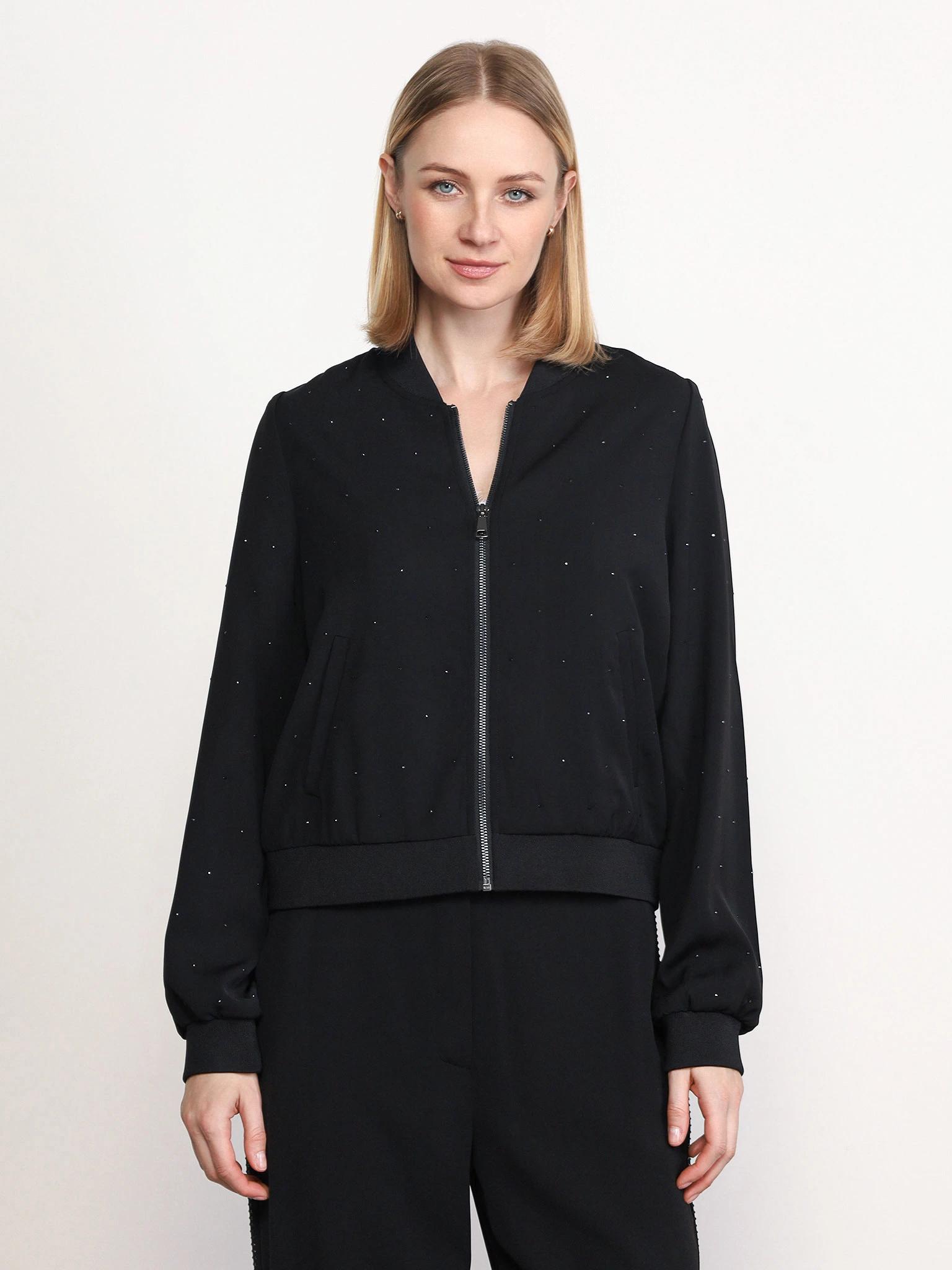 Куртка черного цвета со стразами